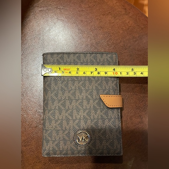 Michael Kors Heritage Medium Logo Passport Wallet - Picture 8 of 9